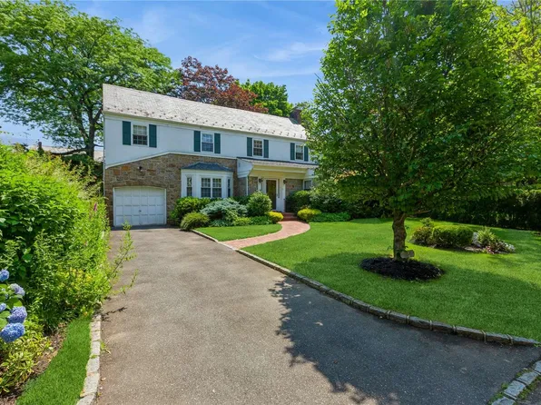 15 Parkside Drive, Great Neck, NY 11021