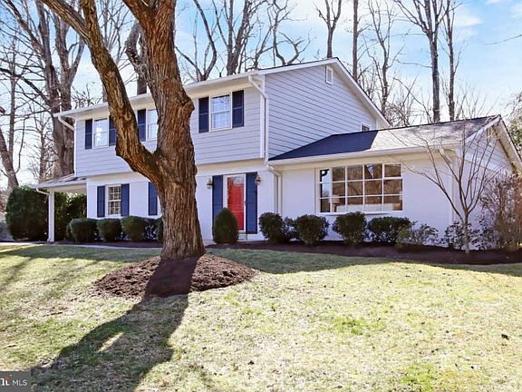 2nd image of 3402 Rose Ln