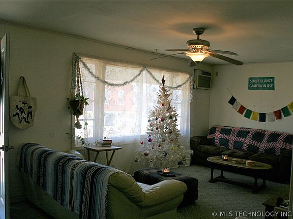 4th image of 321 S Broadway