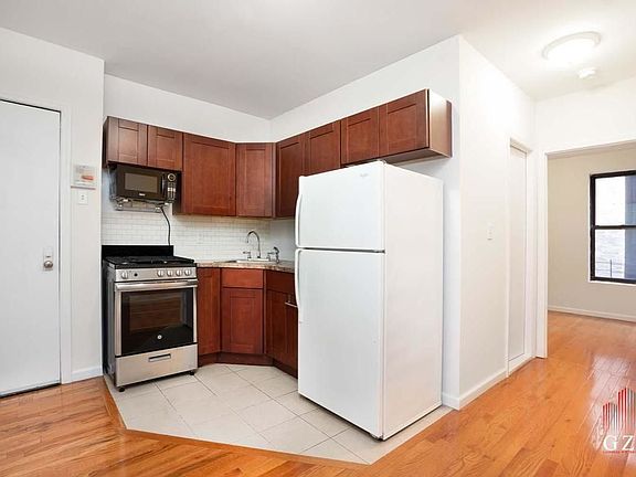 4th image of 164 E 88th St #30
