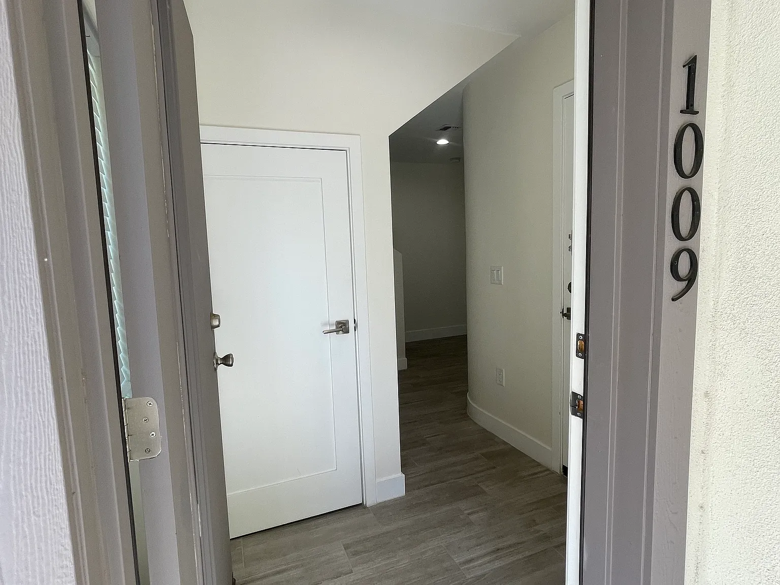 3 bed, 2.5 bath, 1810 sqft, $2,500 — Photo 4