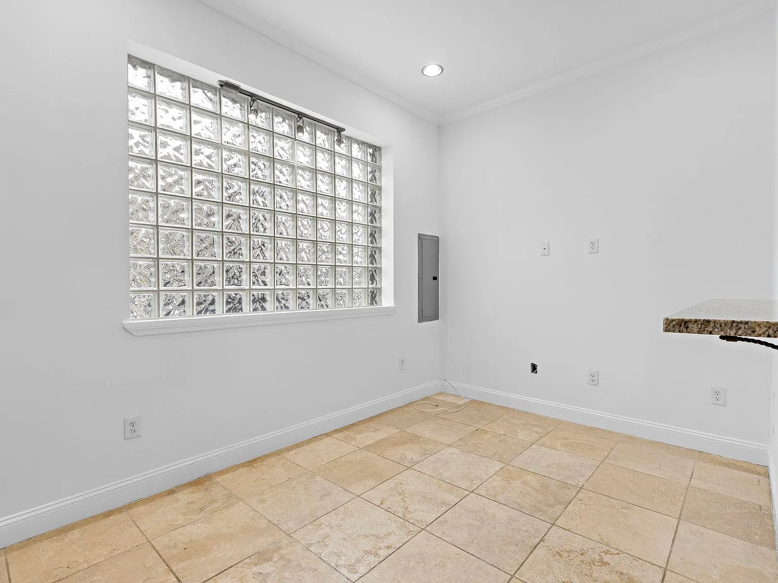 2 bed, 1.5 bath, 1008 sqft, $2,850 — Photo 4