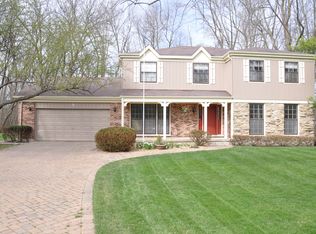 28 Kent Ct, Lincolnshire, IL