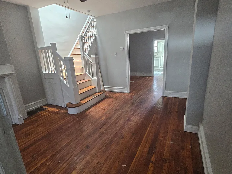 1249 N Alden St — Photo 16