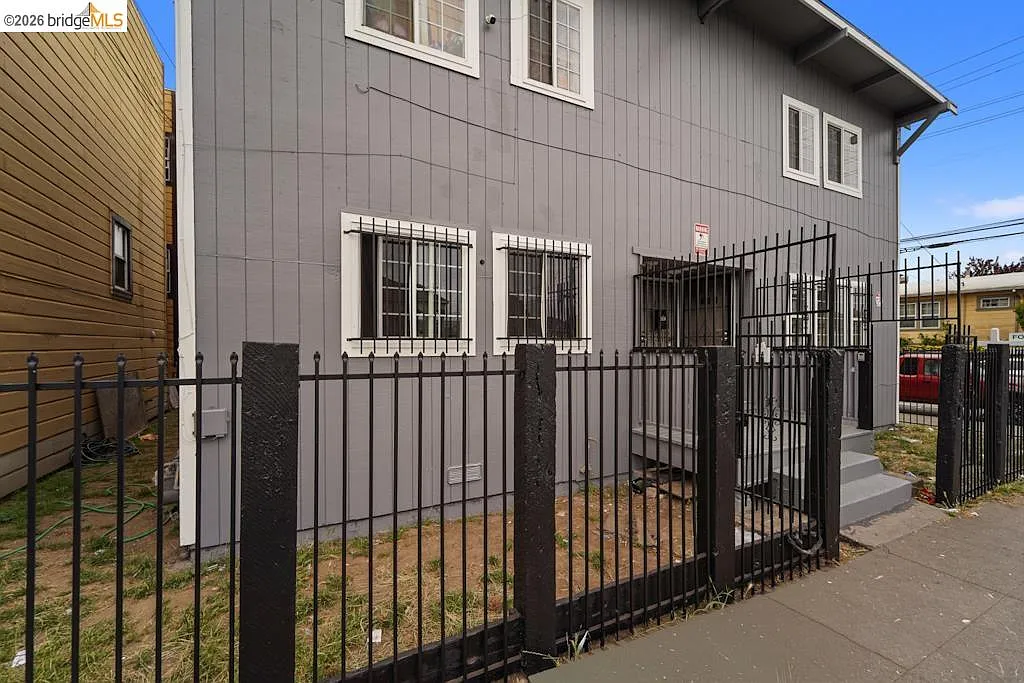 4 bed, 2.0 bath, 1000 sqft, $4,200 — Photo 4