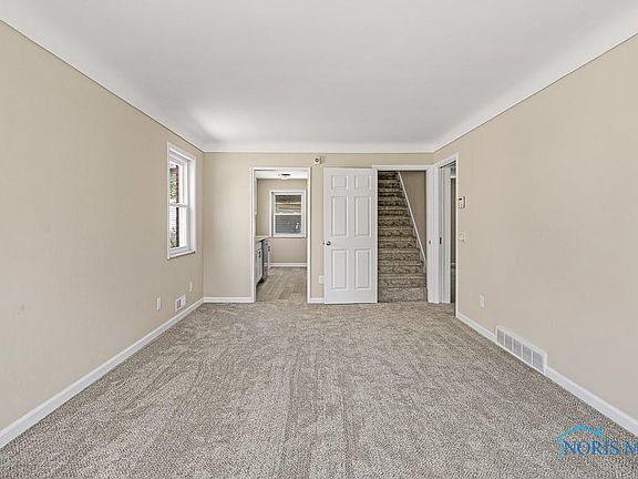 4th image of 4226 Lyman Ave