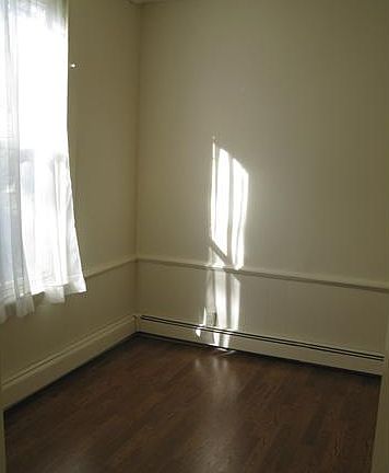 3rd image of 4 Church St