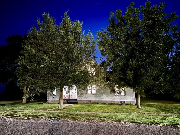 100 Monroe St, Leonore, IL 61332