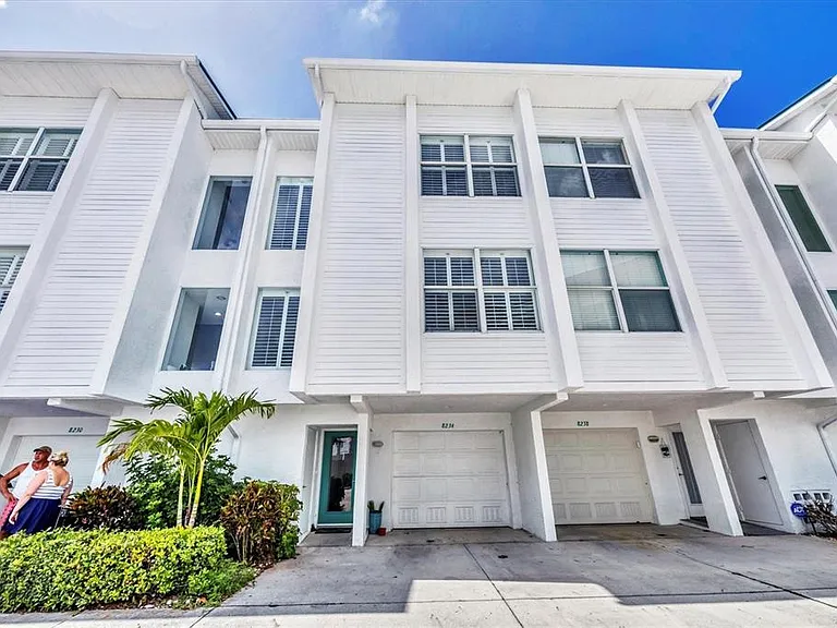 8234 Harborside Cir — Photo 1