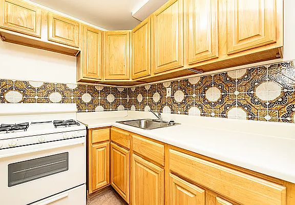 5th image of 632 Willoughby Ave