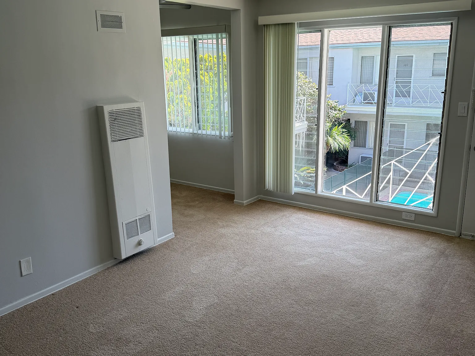 154 N Pass Ave — Photo 3