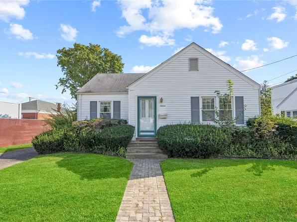 16 Everett Street, Patchogue, NY 11772