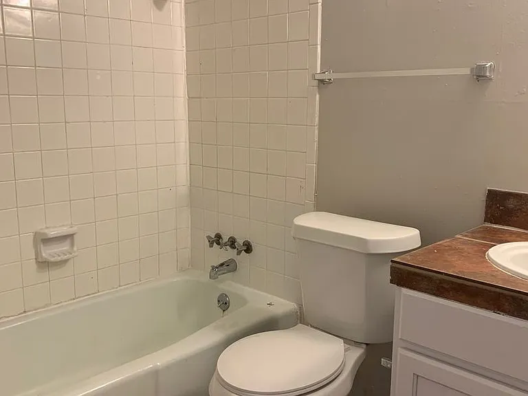 105 E 38th St #100-303 — Photo 17