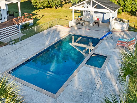 3rd image of 369 Edisto Dr