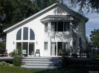 2176 Allen Ct, Ortonville, MI 48462