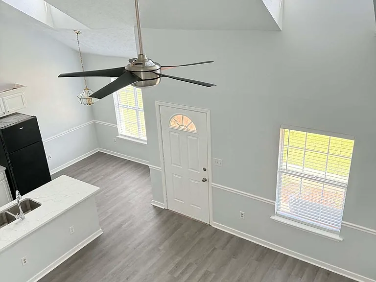 146 Ripon Ct — Photo 4
