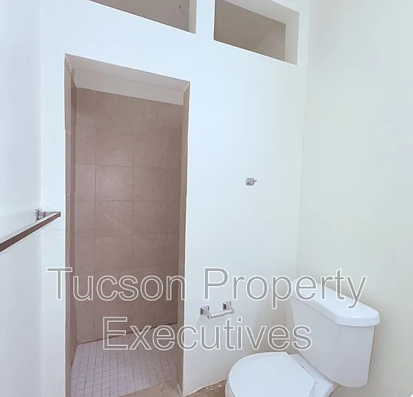 2411 S 6th Ave #16 — Photo 6