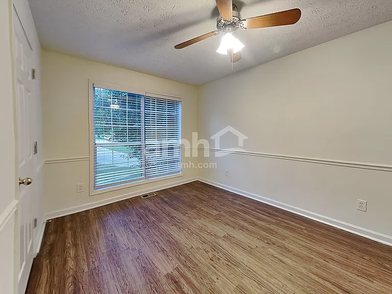 817 Hillary Ct — Photo 14