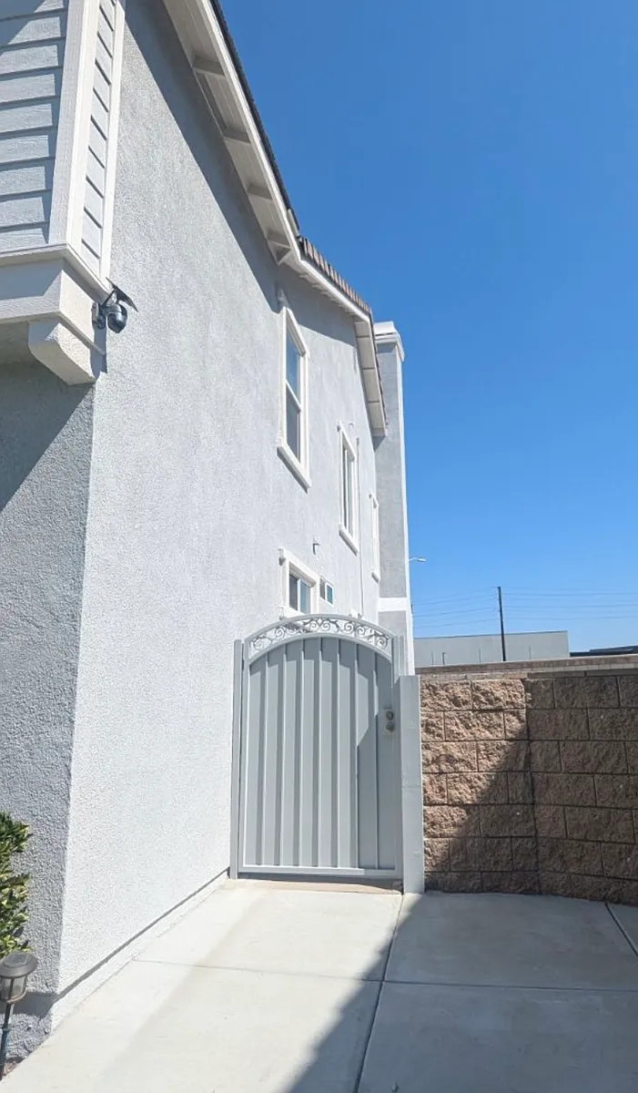 Building Photo - Lourenco Ln