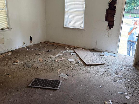 3rd image of 186 E Isabella Ave
