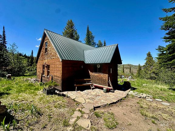 4th image of 509 Deadline Rd Cabin 2
