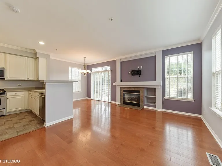 2716 N Greenwood Ave — Photo 2