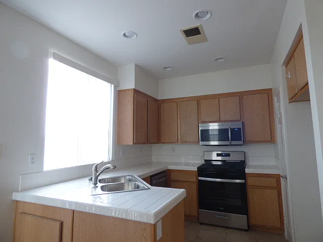 1237 Aguirre Dr — Photo 2