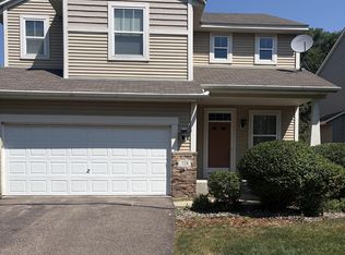 728 Newberry Ln, Chaska, MN 55318