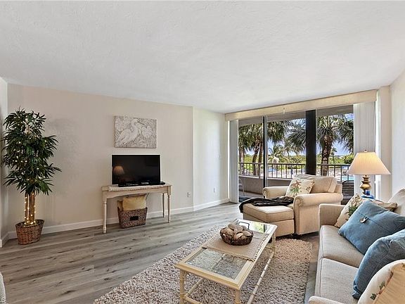 3rd image of 380 Seaview Ct APT 208