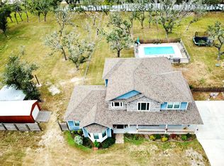 204 Portia Ave, Rockport, TX 78382