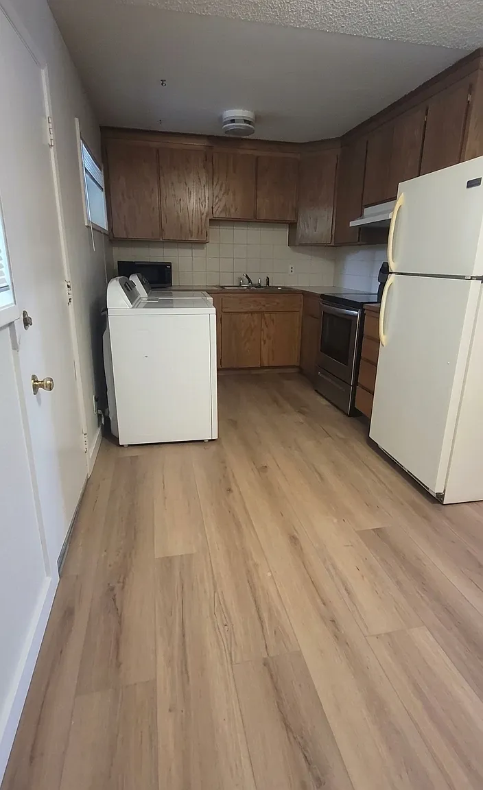 2 bed, 1000 sqft, $2,350 — Photo 3