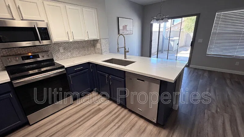 3 bed, 2.5 bath, 1557 sqft, $2,095 — Photo 3