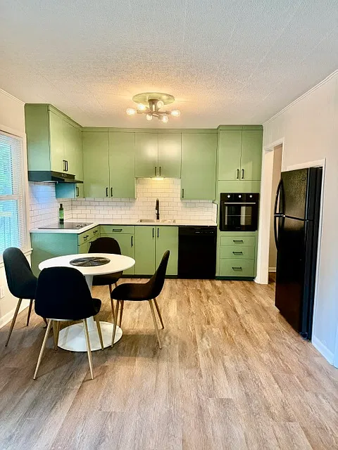 2 bed, 1096 sqft, $1,300 — Photo 4