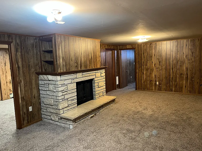120 Railroad St — Photo 21