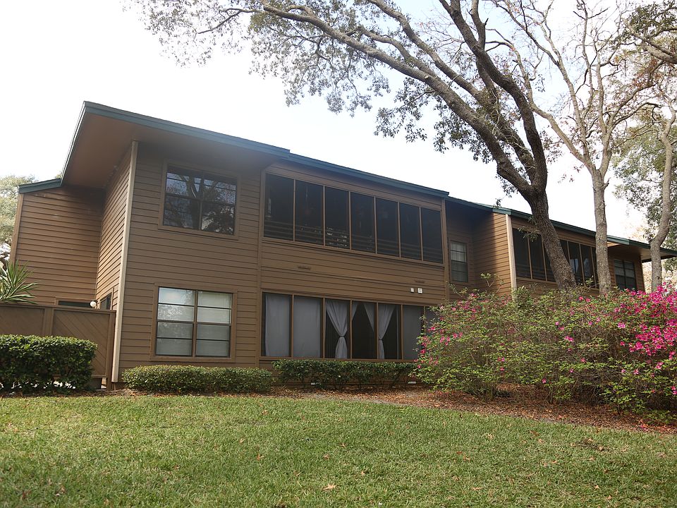 2nd floor, corner unit