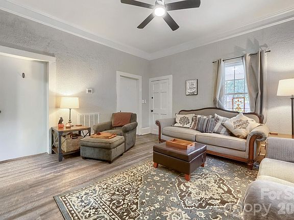 2nd image of 712 Baker St