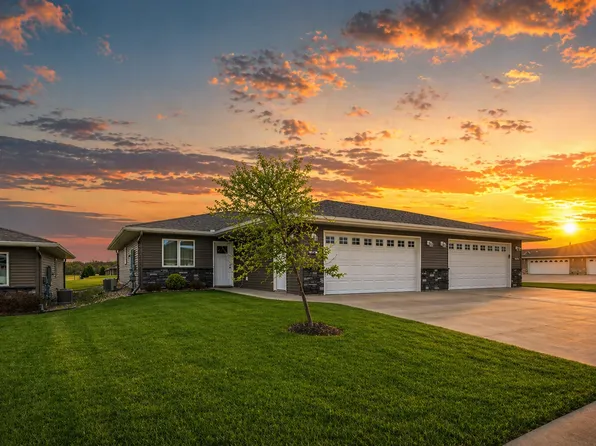 406 Tee Box Ln NE, Stewartville, MN 55976