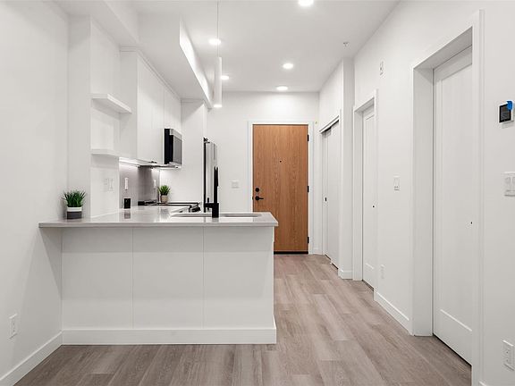 5th image of 610 Lampson Rd #208