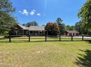 358 Yadkin Run Ln, Southern Pines, NC 28387