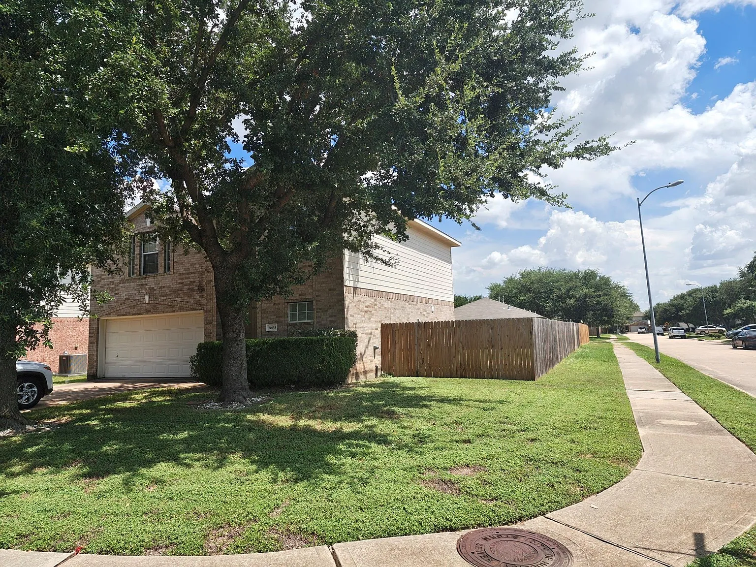 3 bed, 2.5 bath, 2060 sqft, $1,899 — Photo 4