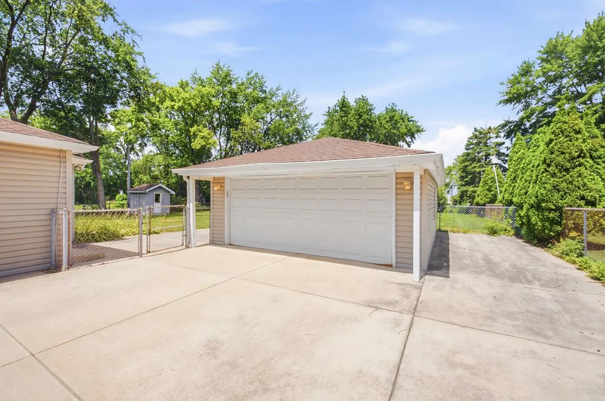 3 bed, 1440 sqft, $3,040 — Photo 3