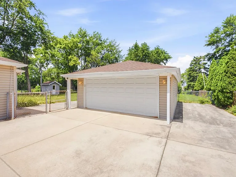 440 Aster Ln — Photo 3