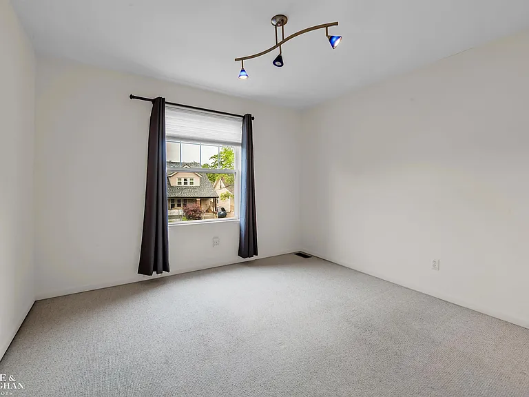 1400 Beaconsfield Ave — Photo 11