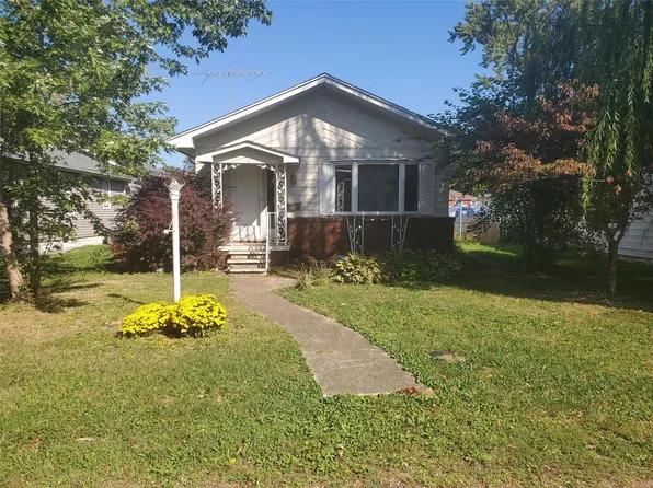 1271 Kane St, Carlyle, IL 62231