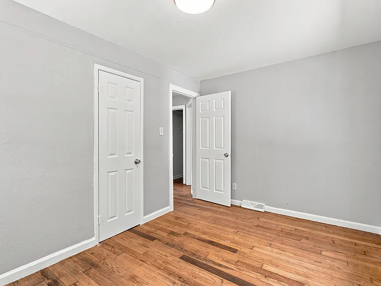 11907 Roxbury St — Photo 9