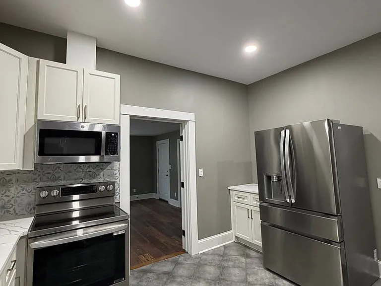 1108 N Main St — Photo 5