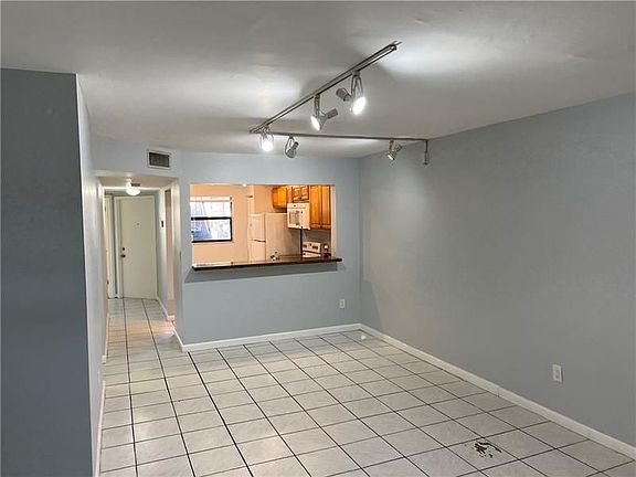 2nd image of 902 NE 209th St APT 104-40