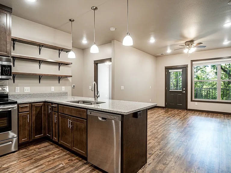 Creekside At Hillcrest Greens — Photo 5