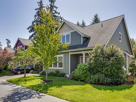 3rd image of 735 NE Day Lily Ln