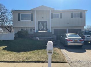 67 Marine St, Massapequa, NY 11758